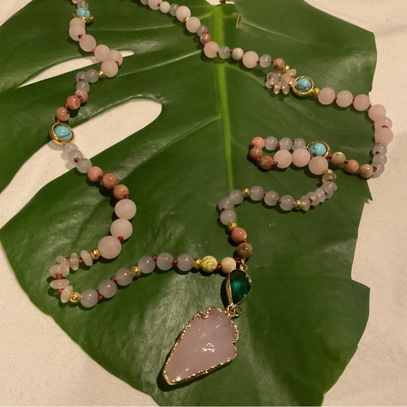 NEW BEADED ROSE QUATZ ARROWHEAD NECKLACE. - Picture 2 of 7